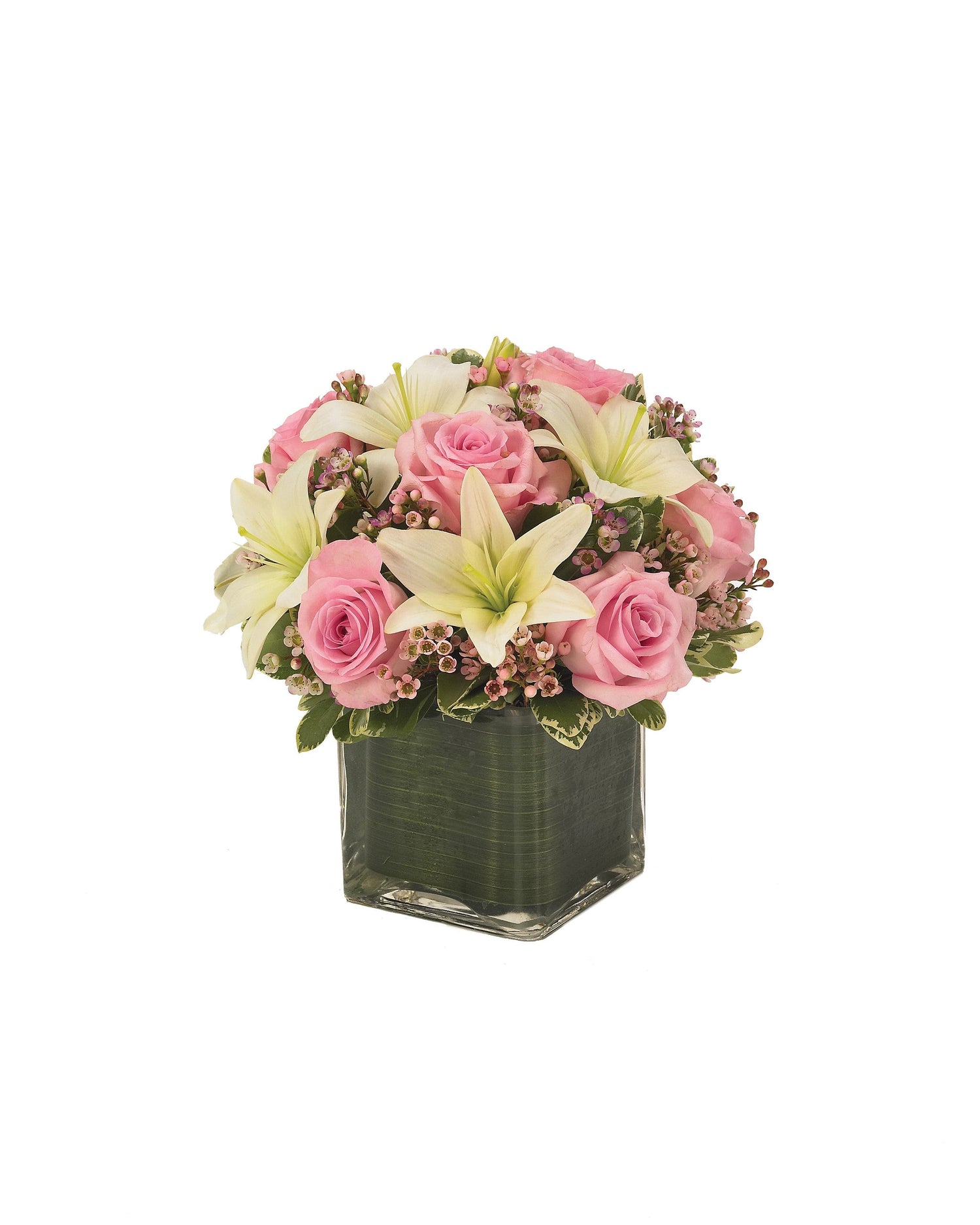 Ramo de rosas rosas y lirios en forma de cubo